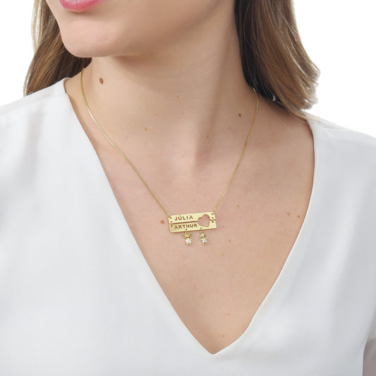 COLAR PLAQUINHA COM NOMES VAZADOS + PINGENTES BANHADO OURO 18K
