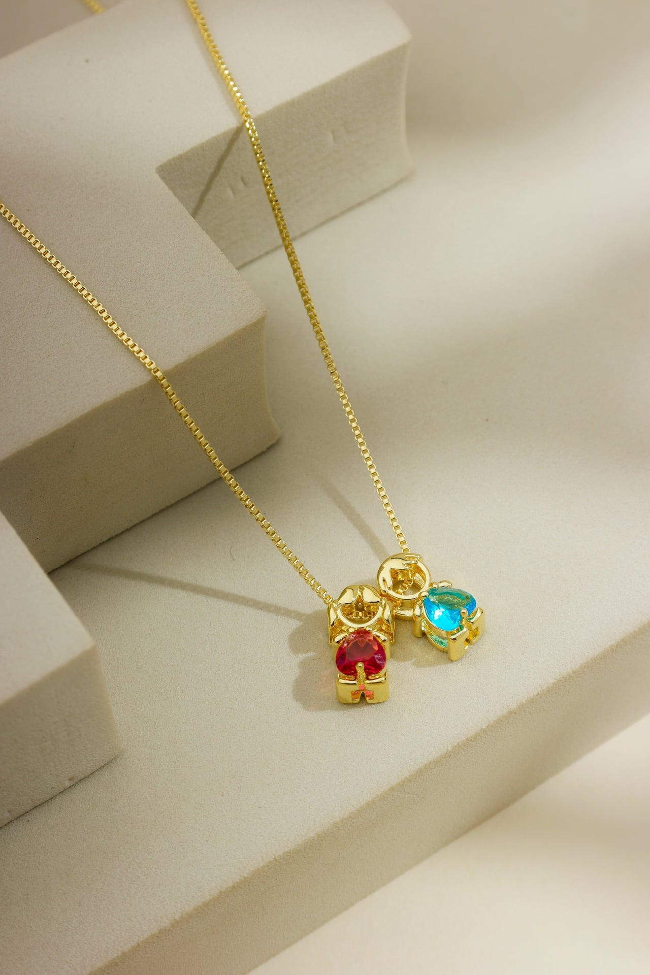 COLAR MENINA RUBI E MENINO AZUL PISCINA OURO 18K